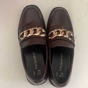 Beautiful new burgundy mocasines size 7